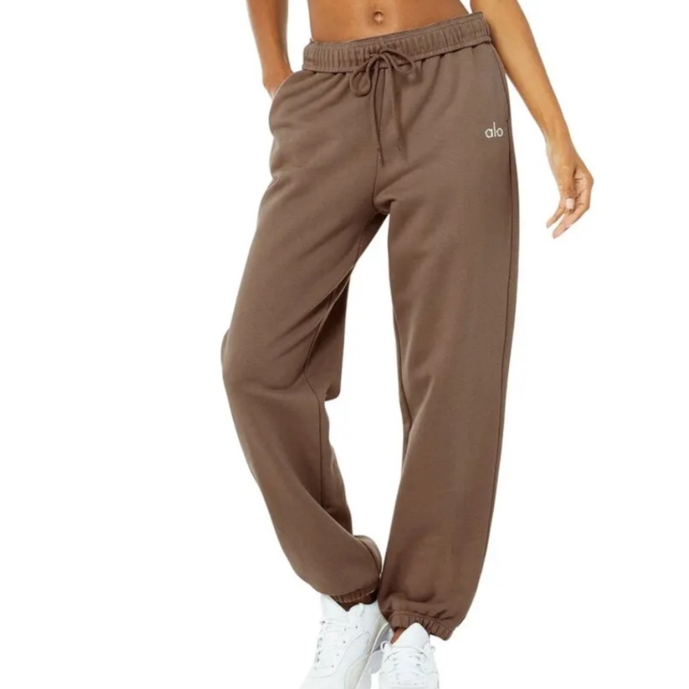 ALO Yoga Accolade Sweatpants in Hot Cocoa